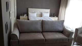 Отель Sea Breeze Apartments Баку Двухместный номер Делюкс с 1 кроватью и балконом, вид на море-9