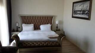 Отель Sea Breeze Apartments Баку Двухместный номер Делюкс с 1 кроватью и балконом, вид на море-14