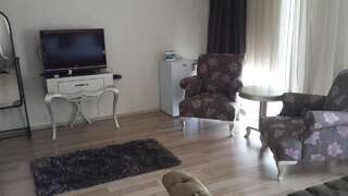 Отель Sea Breeze Apartments Баку Двухместный номер Делюкс с 1 кроватью и балконом, вид на море-3